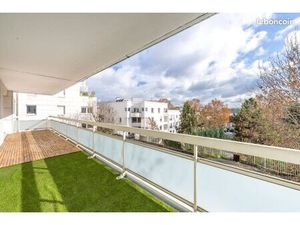 Magnifique appartement 3P  69 m2  très lumineux  sans vis à vis  avec terrasse de 25 m2  e