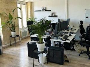 2 Places de bureau disponible dans un co-working en plein centre de Bordeaux proche Quinco