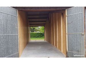 Grand local de stockage accès PL 24/24