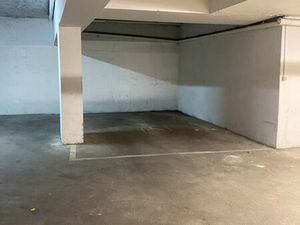 LOCATION GRAND et BEL EMPLACEMENT PARKING à ENGHIEN LES BAINS