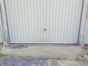 Garage box fermé individuel 12 5m²