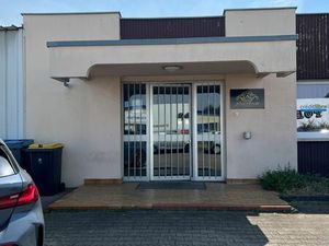 Local 900 m2 avec quais et bureau