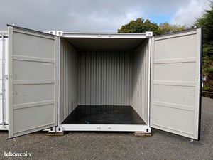 Box de stockage 16 m3 en location / Garde meuble en libre accès à Lanvollon