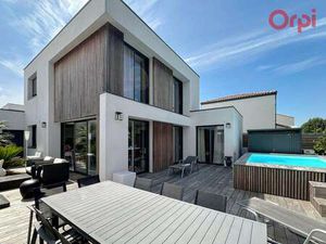 Vente Maison Piscine aux Sables-d'Olonne (85100) : à vendre Piscine / 123m² Les Sables-d'O