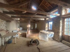 Maison en pierres 140 M2 sur 6777 M2 de terrain