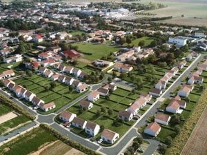 Vente terrain 421 m² à Courçon (17170)  67 000 €