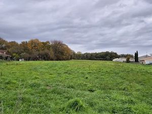 Vente terrain 735 m² à Gond-Pontouvre (16160)  65 000 €