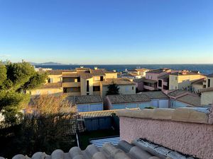 A LOUER -sur le port de Sausset les Pins Appartement meublé entièrement rénové  3 pièces -