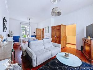 THOUARS Place Lavault (79) Maison de ville 140 m2 avec 4 chambres