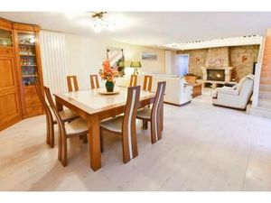 Maison de 7 pièces de 365 m² située à Treffrin