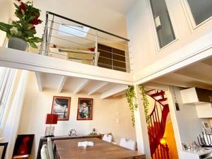 Superbe T3 Triplex prestations anciennes avec garage à deux pas de la rue Fondaudege