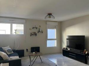 Joli Type 2 métro République