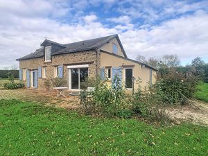 A vendre  maison de 172m2  quatre chambres et un bureau sur un terrain de plus de 4000m2 à