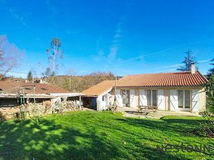 A Vendre Maison 3 Chambres et 1 Bureau  Grand Jardin Cloturé à Sainte Croix Volvestre  Env