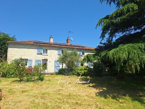 Propriété de charme 5 chambres  Piscine et dépendances sur 8261m²