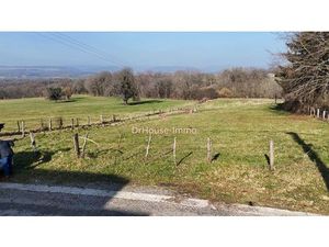 Terrain constructible 1027m² en extérieur de village - A viabiliser