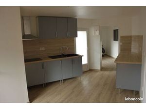 T2 avec Terrasse  refait à neuf  centre Bourg Saint Andéol