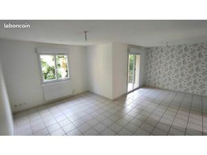 Exceptionnel: T3 lumineux  calme  traversant  1er etage  centre-ville  avec balcon et gara