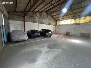 Place parking dans hangar - Lannemezan