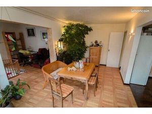 Maison individuelle 3 chambres avec bassin dans le jardin