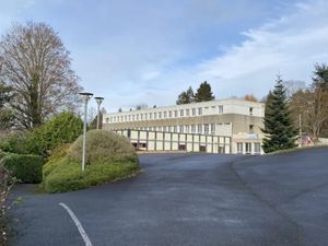 Vente immeuble 2800 m² à Lisieux (14100)  1 190 000 €