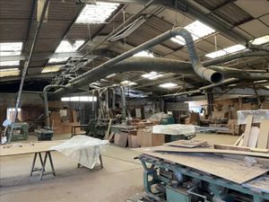 Vente locaux professionnels 1775 m² à Bernay (27300)  567 000 €