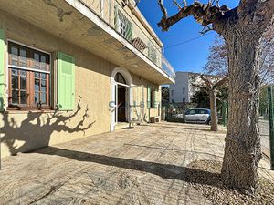 T3 de 70 m² en plein coeur du village  avec jardin et terrasse