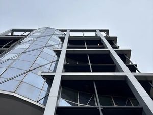 Pied du métro - Clim - Parking - Câblage informatique