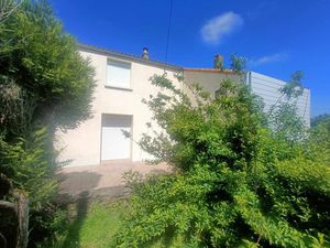 St Laurent sur sevre  maison 4 ch  terrain de 350 m2 préau  