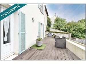 Centre Houdan  bel appartement 2 pièces avec terrasse