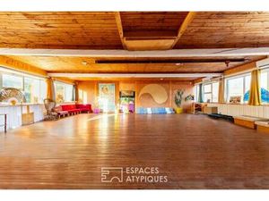 Bâtiment industriel rénové avec volumes exceptionnels et potentiel d'aménagement