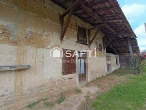 Corps de ferme à rénover entièrement d'une surface habitable de 139 m2 sur terrain de 1590