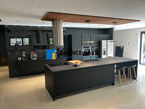 Fraisses 7 pièce(s) 247 m2