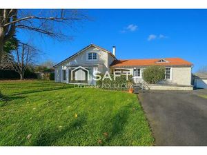 Maison 3 chambres  magnifique jardin  3 garages