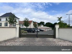 Place de parking dans résidence sécurisée Cours du Pavillon Royal 77176 Nandy