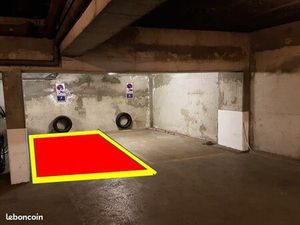 Parking disponible situé en plein Carré d'Or de St Raphaël dans une résidence sécurisée. L