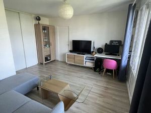 Agréable T2  proche centre avec balcon et cave