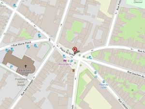 Rare Garage fermé place du Lycée ANGERS centre