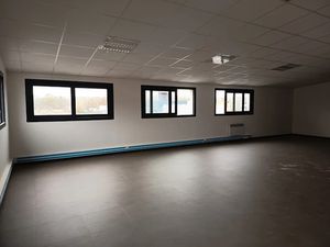 Location locaux professionnels 72 m² à La Ville-aux-Dames (37700)  851 €