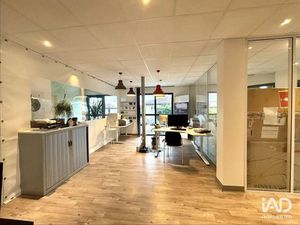 Location locaux professionnels 70 m² à Champagne-au-Mont-d'Or (69410)  1 330 €