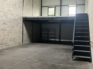 Location locaux professionnels 151 m² à Venissieux (69200)  2 020 €