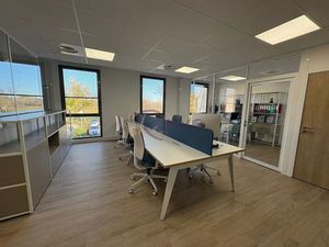 Location locaux professionnels 25 m² à Aix-en-Provence (13090)  11 250 €