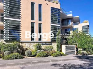 Location locaux professionnels 236 m² à Biot (06410)  4 228 €