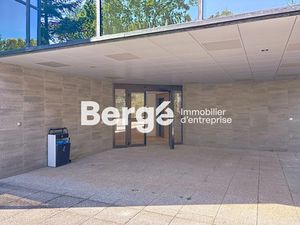 Location locaux professionnels 253 m² à Valbonne (06560)  3 584 €