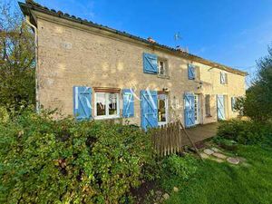 Vente Maison Piscine au Poiré-sur-Velluire (85770) : à vendre Piscine / 201m² Le Poiré-sur