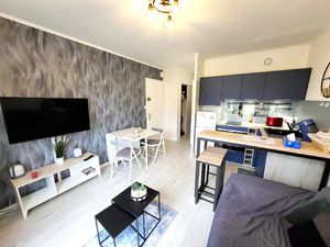LA CHAUME - SUR LE PORT - AGREABLE APPT T2