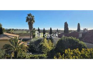 HYERES STUDIO AVEC MEZZANINE + STATIONNEMENT