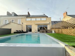 Maison de charme avec piscine à débordement