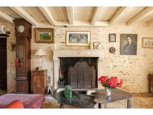 Maison de caractère du XVe  avec grand étang pittoresque