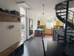 Grande maison lumineuse meublée